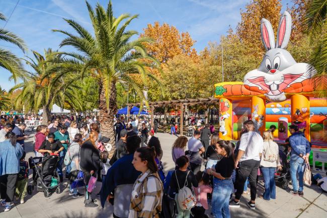 Gran afluencia de familias en las divertidas actividades celebradas con motivo del Día Mundial de la Infancia 
