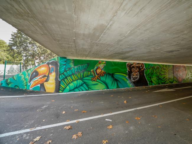 El interior del Paso subterráneo ha sido decorado con un mural