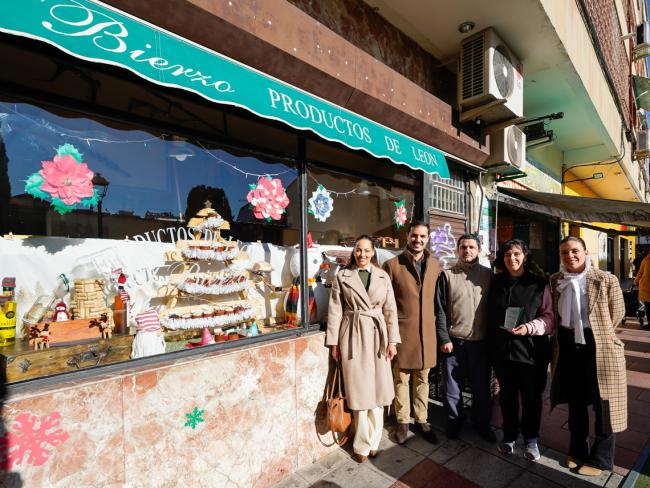 Premio al escaparate más comercial, dotado con 250 euros y trofeo de cristal al titular del comercio El Bierzo situado en C/ San Alberto 1, esq. C/ Calderas