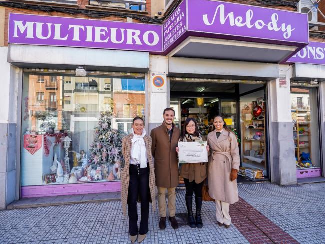 Premio especial del Jurado con una dotación de 150 euros y diploma al titular del comercio Bazar Jing Chen situado en Avda. de la Constitución, 5