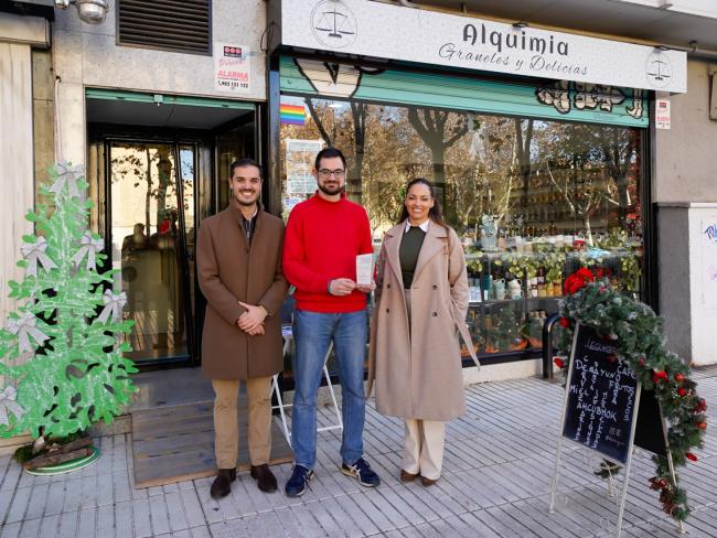 Premio al escaparate más comercial dotado con 250 euros y trofeo de cristal al titular del comercio Alquimia situado en Plaza de Europa, 3 local