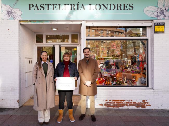 Premio especial del Jurado con una dotación de 150 euros y diploma al titular del comercio Pastelería Londres situado en Avda. Cristóbal Colón, s/n