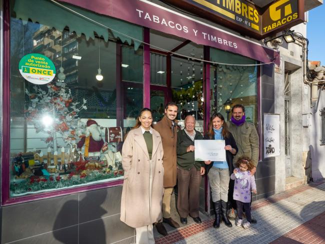 Premio especial del Jurado con una dotación de 150 euros y diploma al titular del comercio Expendeduría 6 situado en C/ Viñas, 11