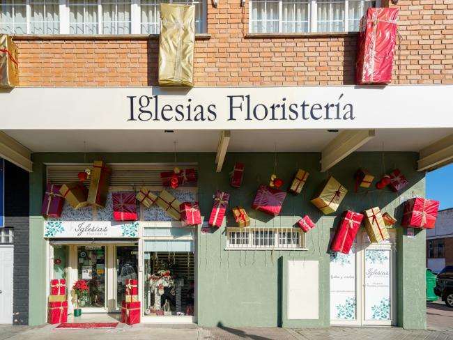 Primer premio dotado con 400 euros y trofeo de cristal al titular del comercio Floristería Iglesias situado en Ctra. Loeches, 7