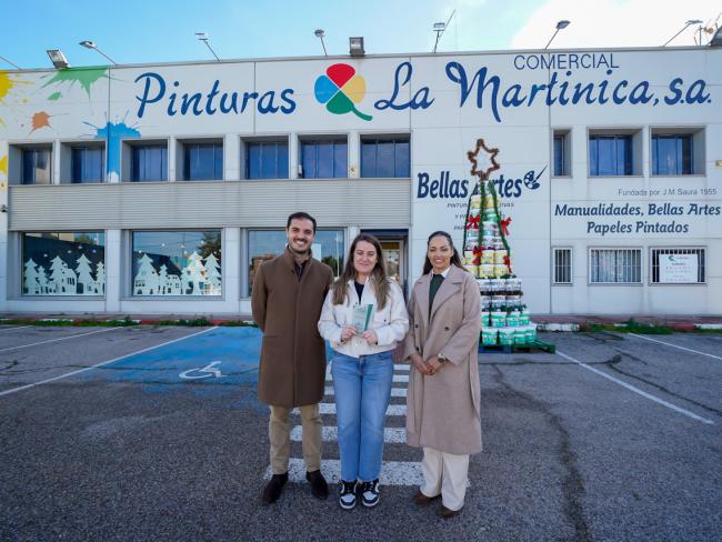Tercer premio dotado con 200 euros y trofeo de cristal a Pinturas La Martinica, S.L. situado en Avd. de la Constitución, 204