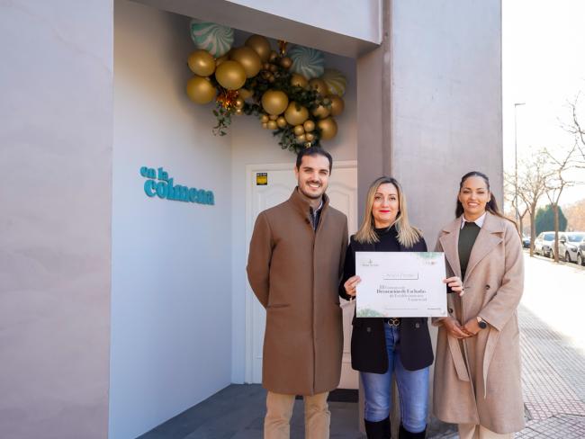 Quinto premio dotado con 150 euros y diploma al titular del comercio En la Colmena Home situado en C/ Grecia, 5 local 6