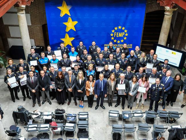 Foto de familia de los premiados