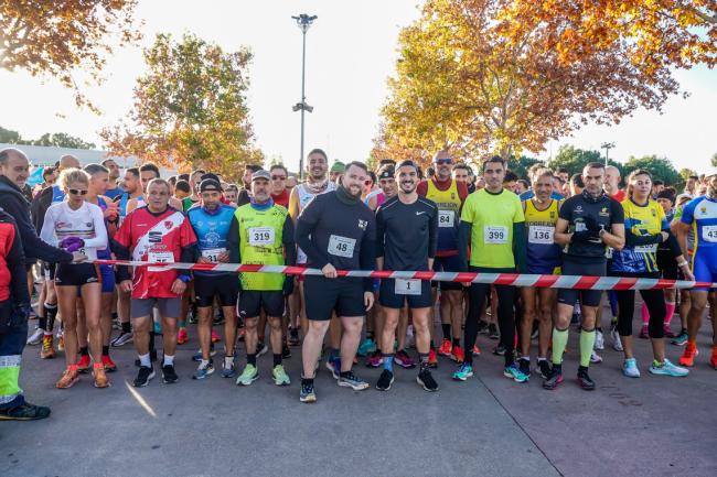 El alcalde, Alejandro Navarro Prieto, participó en la prueba deportiva junto a miles de torrejoneros en una gran jornada para el atletismo de la ciudad