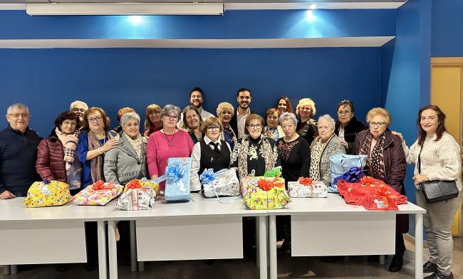 La Asociación de Mujeres de Torrejón de Ardoz, Ada Byron realizó un año más la entrega de juguetes a los niños de madres víctimas de violencia de género. El acto contó con la presencia del alcalde de Torrejón.