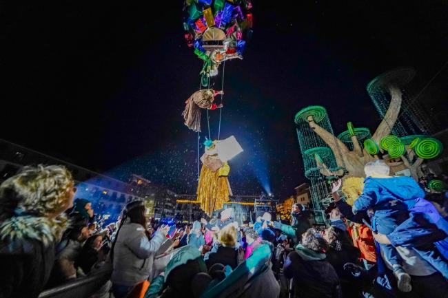Gran Espectáculo Aéreo Reyes Magos a cargo de la compañía internacional Grupo Puja!