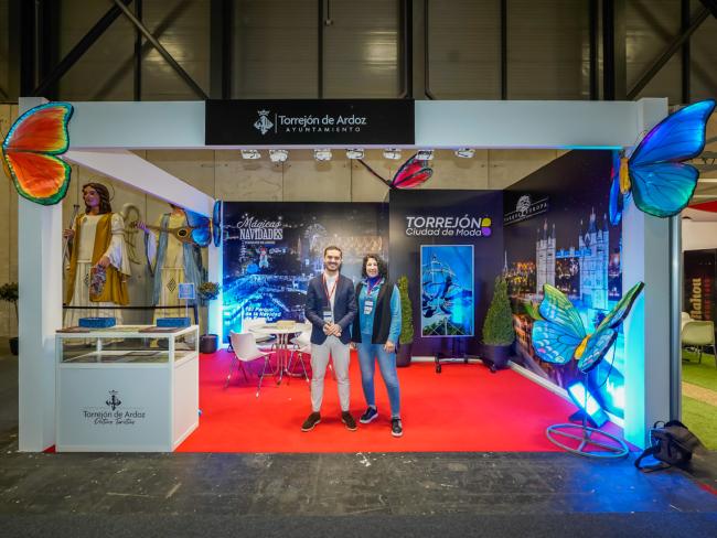 El alcalde, Alejandro Navarro Prieto, y la concejala de Turismo, Miriam Gutiérrez, han presentado esta mañana el espacio situado en el Pabellón Nº9 de IFEMA