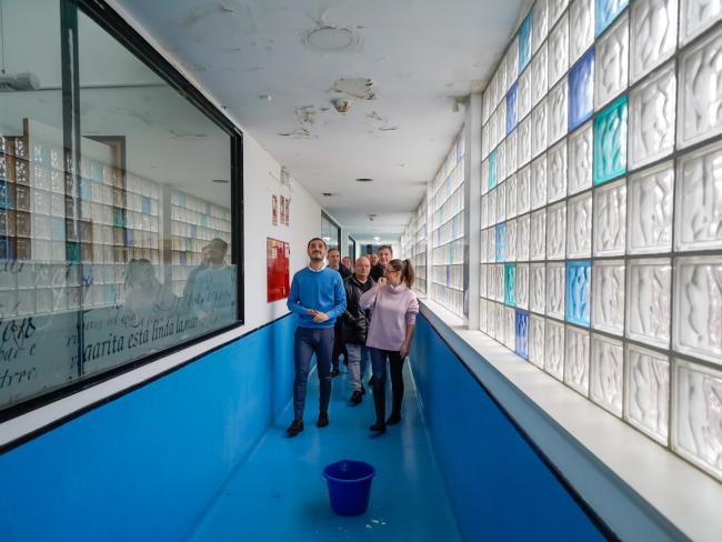 El alcalde, Alejandro Navarro Prieto, anuncia que se van a cambiar las cubiertas de la Escuela Infantil La Cigarra y la Hormiga, el Pabellón Deportivo Sonia Abejón M-4 y el Colegio Vicente Aleixandre para solventar las goteras que sufren estas instalaciones