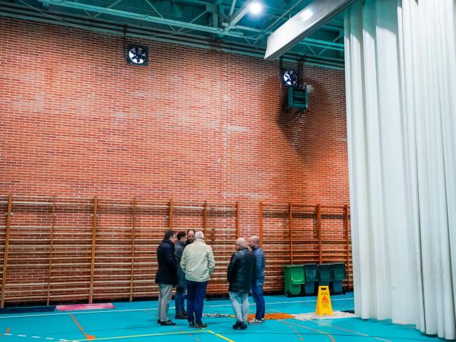 El alcalde, Alejandro Navarro Prieto, anuncia que se van a cambiar las cubiertas de la Escuela Infantil La Cigarra y la Hormiga, el Pabellón Deportivo Sonia Abejón M-4 y el Colegio Vicente Aleixandre para solventar las goteras que sufren estas instalaciones