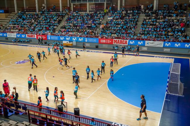 Más de 700 escolares de Torrejón de Ardoz han disfrutado junto a los jugadores de Movistar Inter FS de la Gira Movistar Megacracks