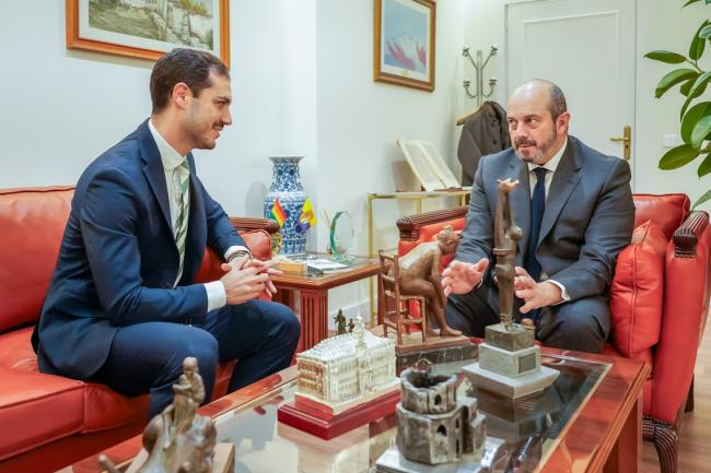 El alcalde, Alejandro Navarro Prieto, con el exalcalde, Pedro Rollán, actual presidente del Senado de España