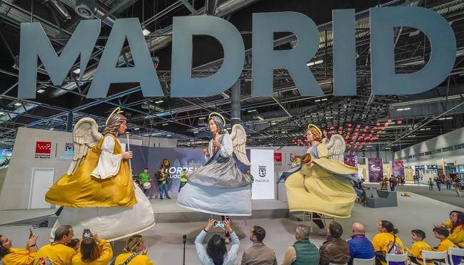 Los Ángeles Navideños Gigantes en el stand de Madrid  