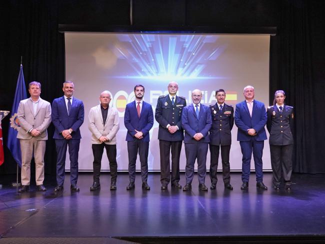 Las autoridades presentes en el acto