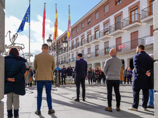 Torrejón de Ardoz se suma al minuto de silencio que la Federación Española de Municipios y Provincias (FEMP) ha convocado con motivo del cruel asesinato de dos guardias civiles en acto de servicio contra el narcotráfico en Barbate
