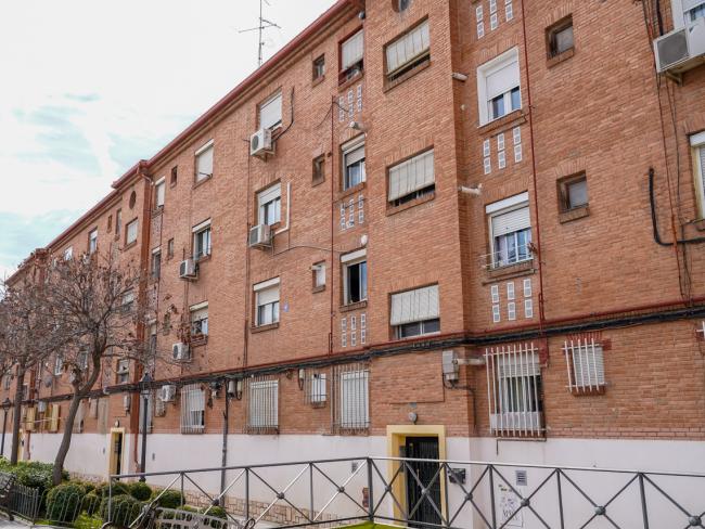Las comunidades de propietarios de edificios situados en los barrios antiguos de San José, Rosario, Verde, Fronteras, INTA y Cobos ya pueden solicitar la subvención de 8.576.300 euros que se distribuirá entre 375 viviendas para su mejora y rehabilitación
