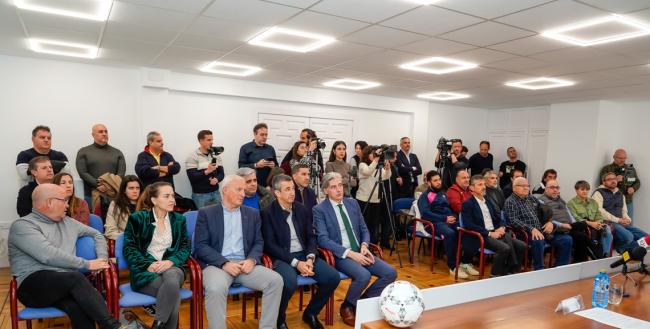 Numerosos representantes del fútbol y fútbol sala torrejonero han asistido a la histórica presentación