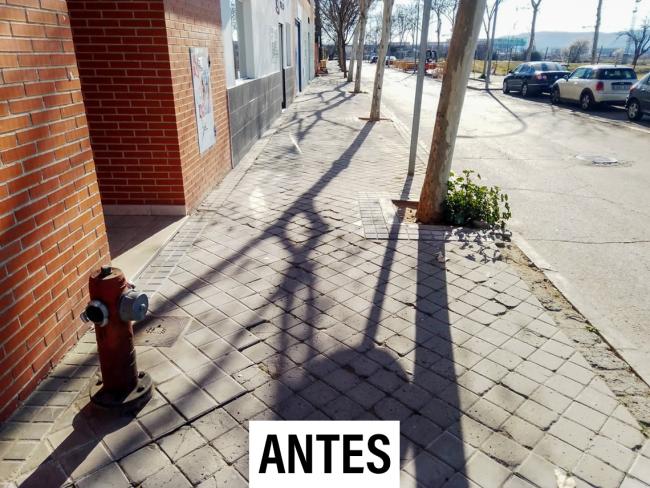 Antes de la acera de la calle Urano (Fresnos)