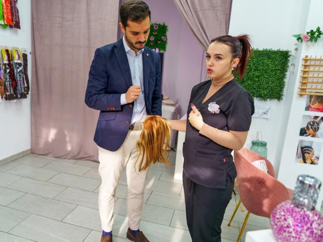 El alcalde, Alejandro Navarro Prieto, visitó junto a su gerente, Sheyla Morales, las instalaciones de este establecimiento situadas en el número 7 de la calle Garabay