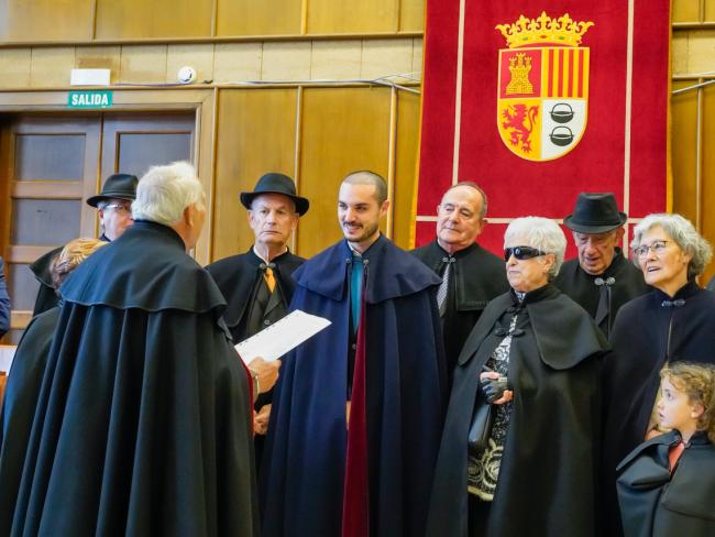 La Asociación Amigos de la Capa Española homenajeó a esta prenda tan representativa de España en un ameno encuentro celebrado en Torrejón de Ardoz  