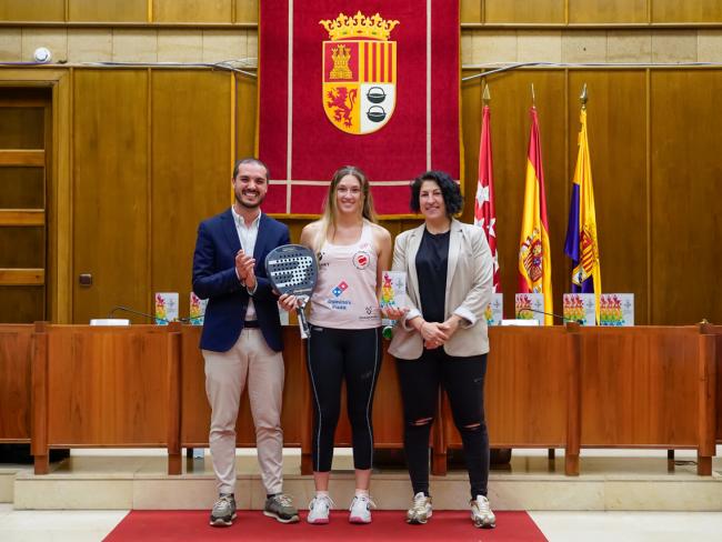 El alcalde, Alejandro Navarro Prieto, homenajea a 31 deportistas torrejoneros por sus éxitos más recientes
