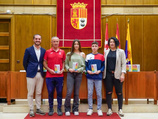 El alcalde, Alejandro Navarro Prieto, homenajea a 31 deportistas torrejoneros por sus éxitos más recientes