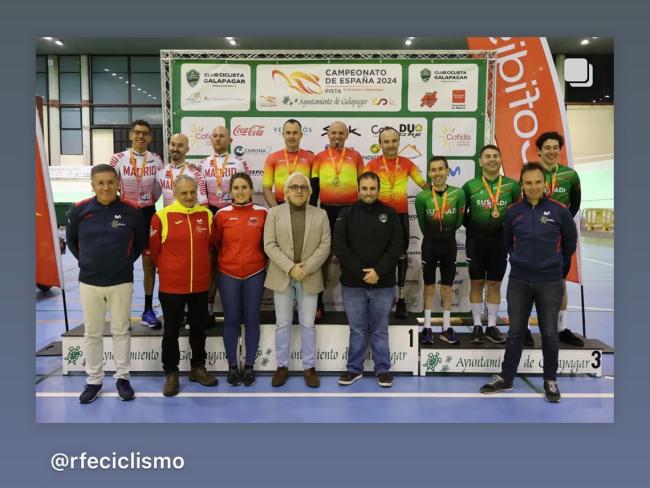 Ambos ciclistas lograron la medalla de plata en la prueba de velocidad por equipos
