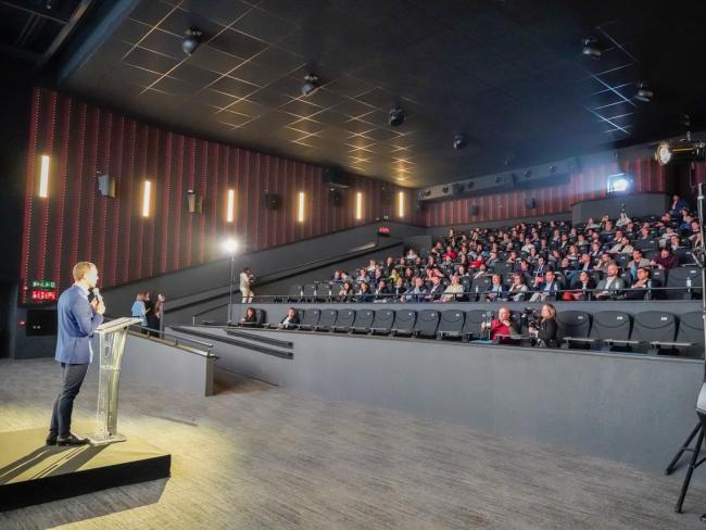 El alcalde, Alejandro Navarro Prieto, dirigiendo unas palabras durante el acto de inauguración