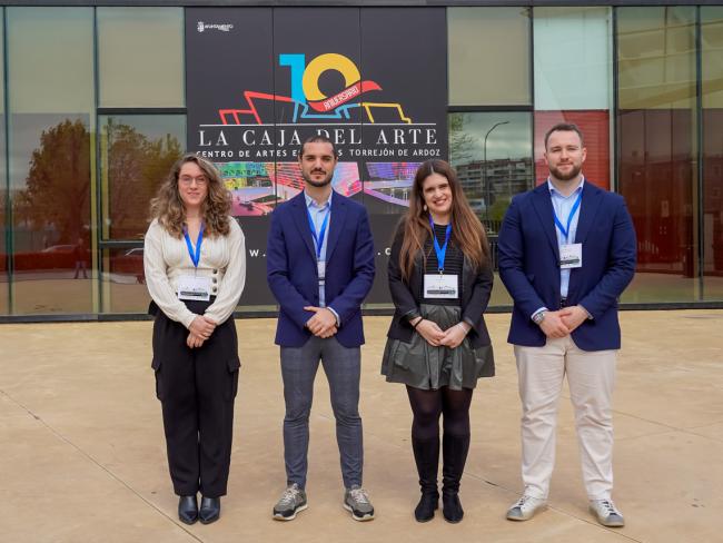 El alcalde, Alejandro Navarro Prieto, el concejal de Urbanismo, Vivienda y Juventud, Víctor Miranda Lozano, la directora general de Juventud, Laura Castilla y la jefa de Área de la Agencia Española para los programas Erasmus+, Juventud y del Instituto de la Juventud, Mara Canela, en el exterior de la Caja del Arte