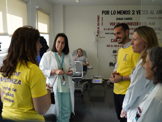 El alcalde, Alejandro Navarro Prieto, visitando la campaña que bajo el lema “Gotas de esperanza. Una gota tuya, una vida salvada. Dona sangre, dona esperanza”, se desarrollará hoy y mañana