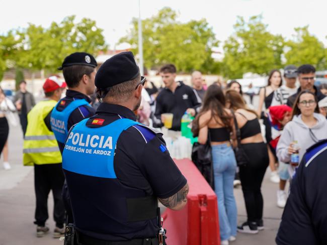 Controles en los accesos al Recinto de Conciertos del Ferial durante el Urban Festival
