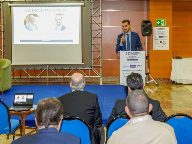 El alcalde, Alejandro Navarro Prieto, dirigiendo unas palabras en el IX Encuentro Nacional de Distribuidores y Alquiladores de Carretillas Elevadoras
