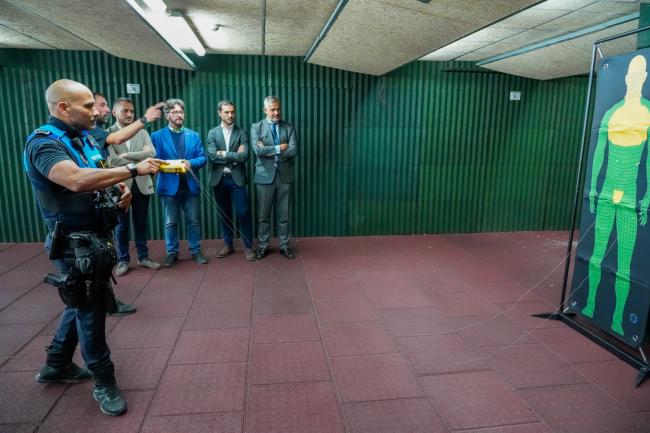 El alcalde de Pinto y responsables de seguridad de este municipio han visitado el Centro de Control de la Policía Local 