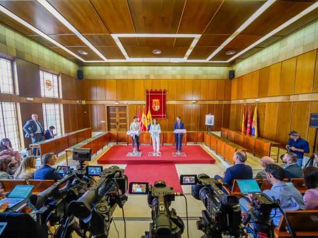 Numerosos medios de comunicación han asistido a la rueda de prensa