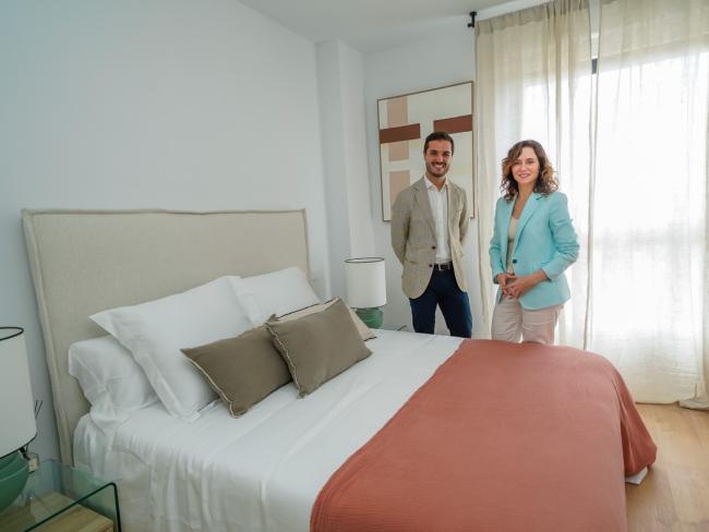 Visitando uno de los pisos del Plan Vive en Torrejón de Ardoz
