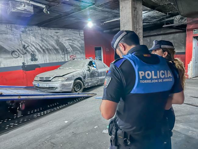 Retirada de vehículos abandonados de los garajes de las promociones