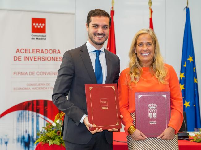 El alcalde, Alejandro Navarro, firma la adhesión de Torrejón de Ardoz a la Aceleradora de Inversiones de la Comunidad de Madrid para atraer nuevas empresas y generar la creación de empleo en la ciudad