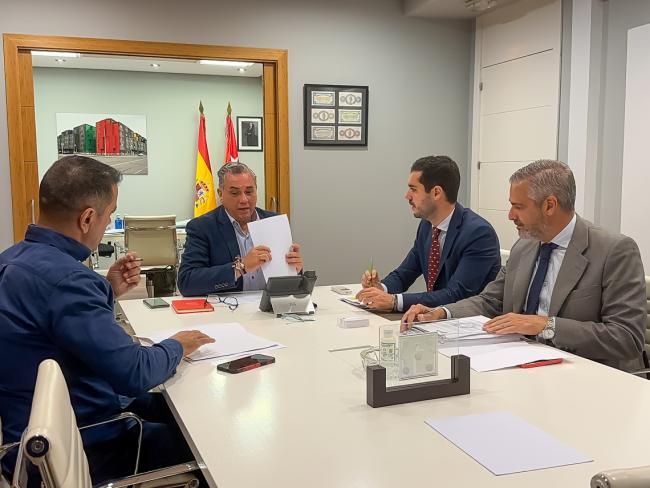 Reunión del alcalde, Alejandro Navarro, en la Agencia de Vivienda Social