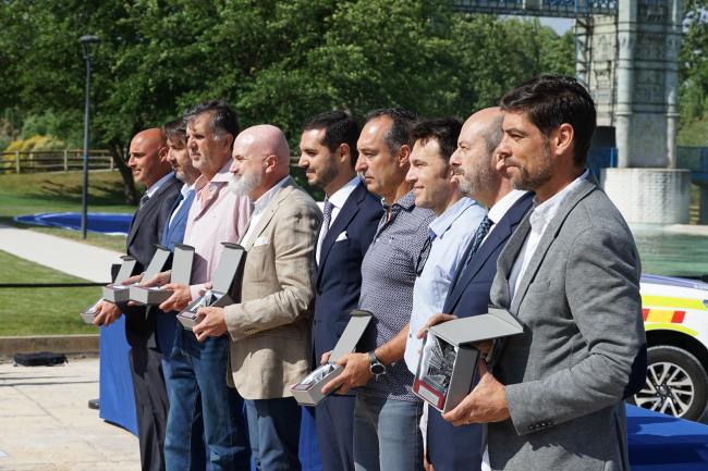 Placas de agradecimiento a entidades privadas y personal civil