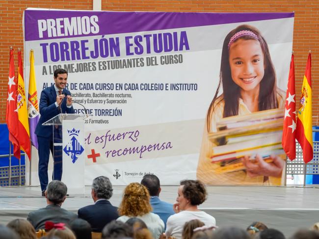 El alcalde, Alejandro Navarro Prieto, dirigiendo unas palabras a todos los asistentes