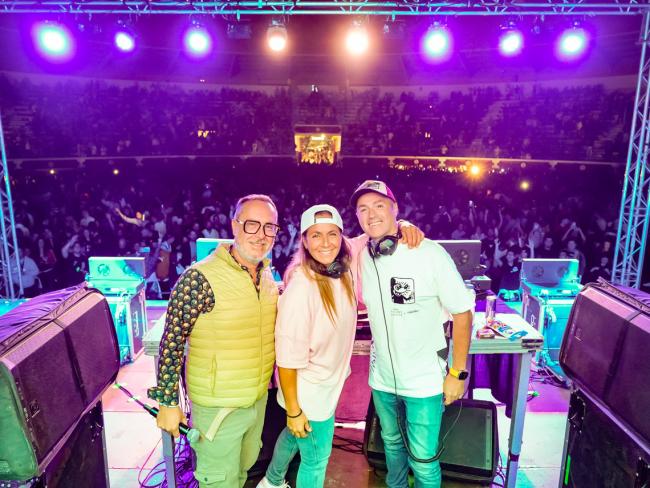 De derecha a izquierda: Jesús Elices, Dj Marta y Abel Ramos  