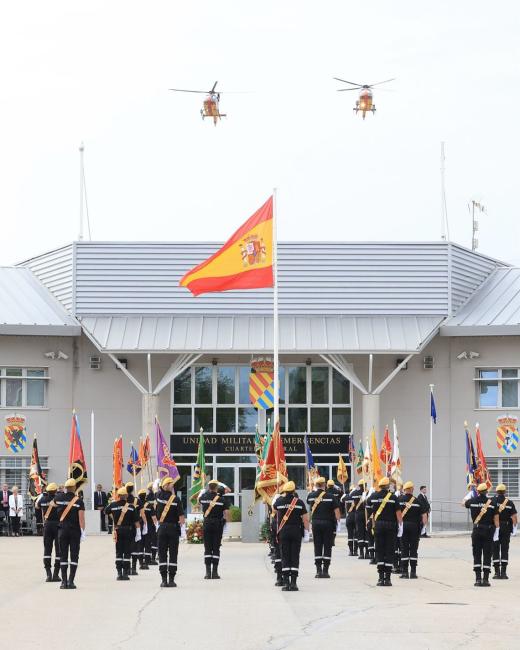 El alcalde, Alejandro Navarro Prieto, asiste al acto conmemorativo del 19 aniversario de la Unidad Militar de Emergencias en la Base Aérea de Torrejón de Ardoz, presidido por Su Majestad la Reina Doña Sofía