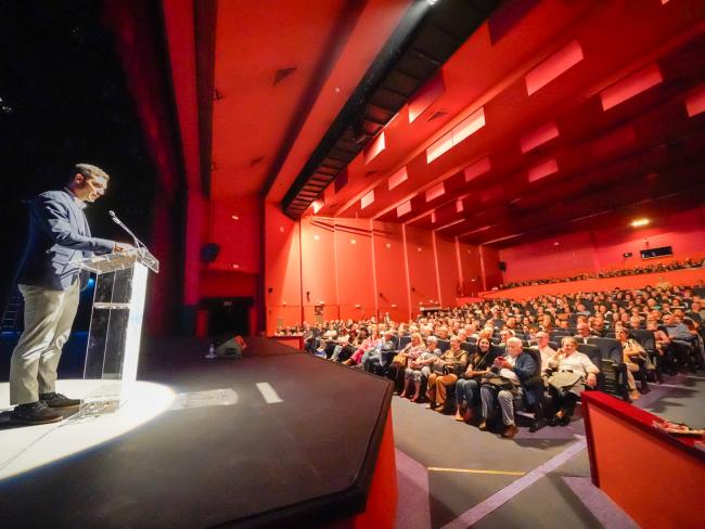 El alcalde, Alejandro Navarro, dirigiendo unas palabras en la celebración del Día Internacional de las Personas Mayores