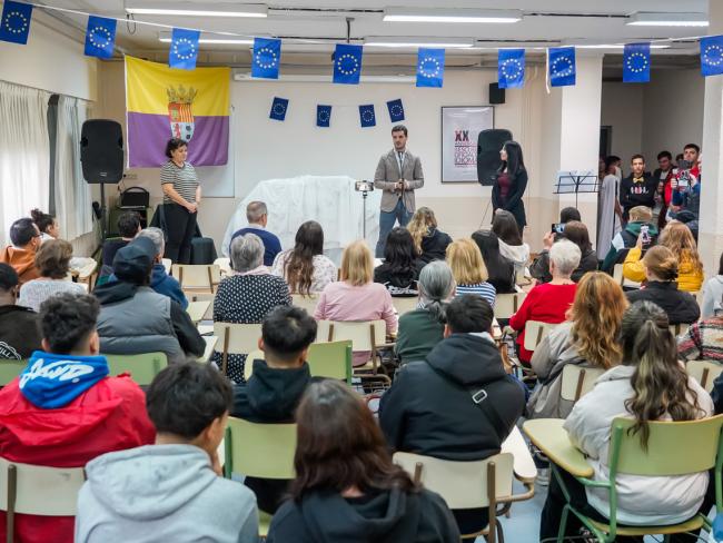 El alcalde, Alejandro Navarro, dirigiendo unas palabras Escuela de Adultos del CEPA Buen Gobernador 