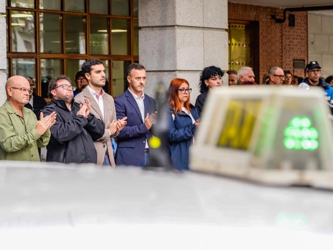 Torrejón de Ardoz ha guardado un minuto de silencio por el asesinato del taxista Isidro de las Heras Blasco, vecino de Torrejón de Ardoz