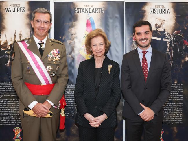 El alcalde, Alejandro Navarro Prieto, asiste al acto conmemorativo del 19 aniversario de la Unidad Militar de Emergencias en la Base Aérea de Torrejón de Ardoz, presidido por Su Majestad la Reina Doña Sofía