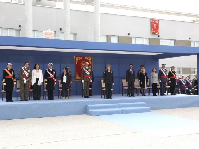 El alcalde, Alejandro Navarro Prieto, asiste al acto conmemorativo del 19 aniversario de la Unidad Militar de Emergencias en la Base Aérea de Torrejón de Ardoz, presidido por Su Majestad la Reina Doña Sofía